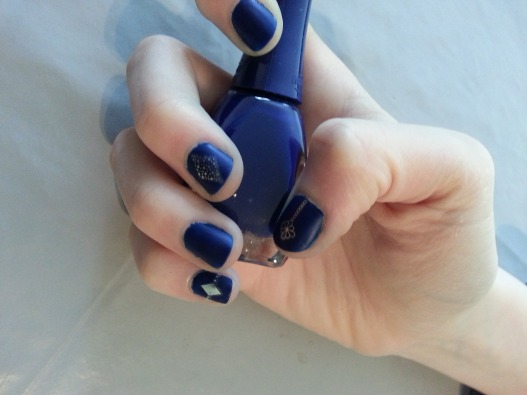 nail art bleu nuit